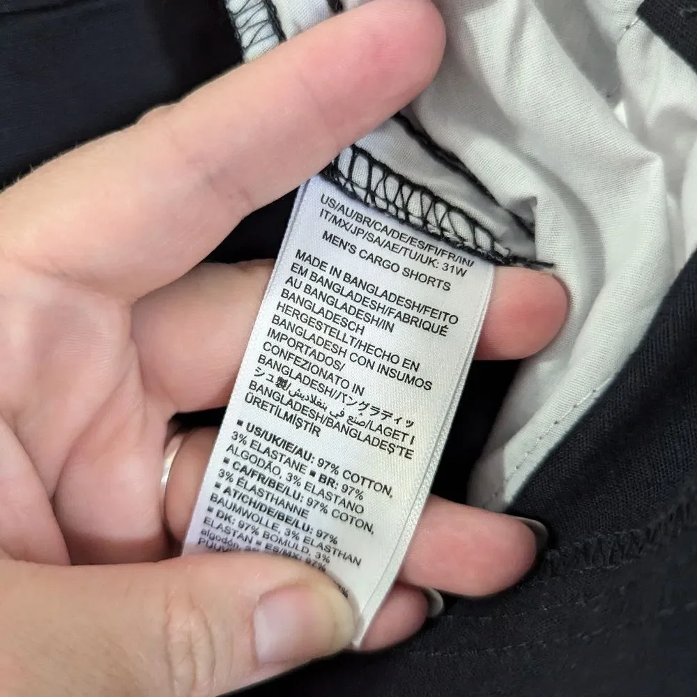 Amazon essentials men's black cargo pockets cotton shorts 31 waist
